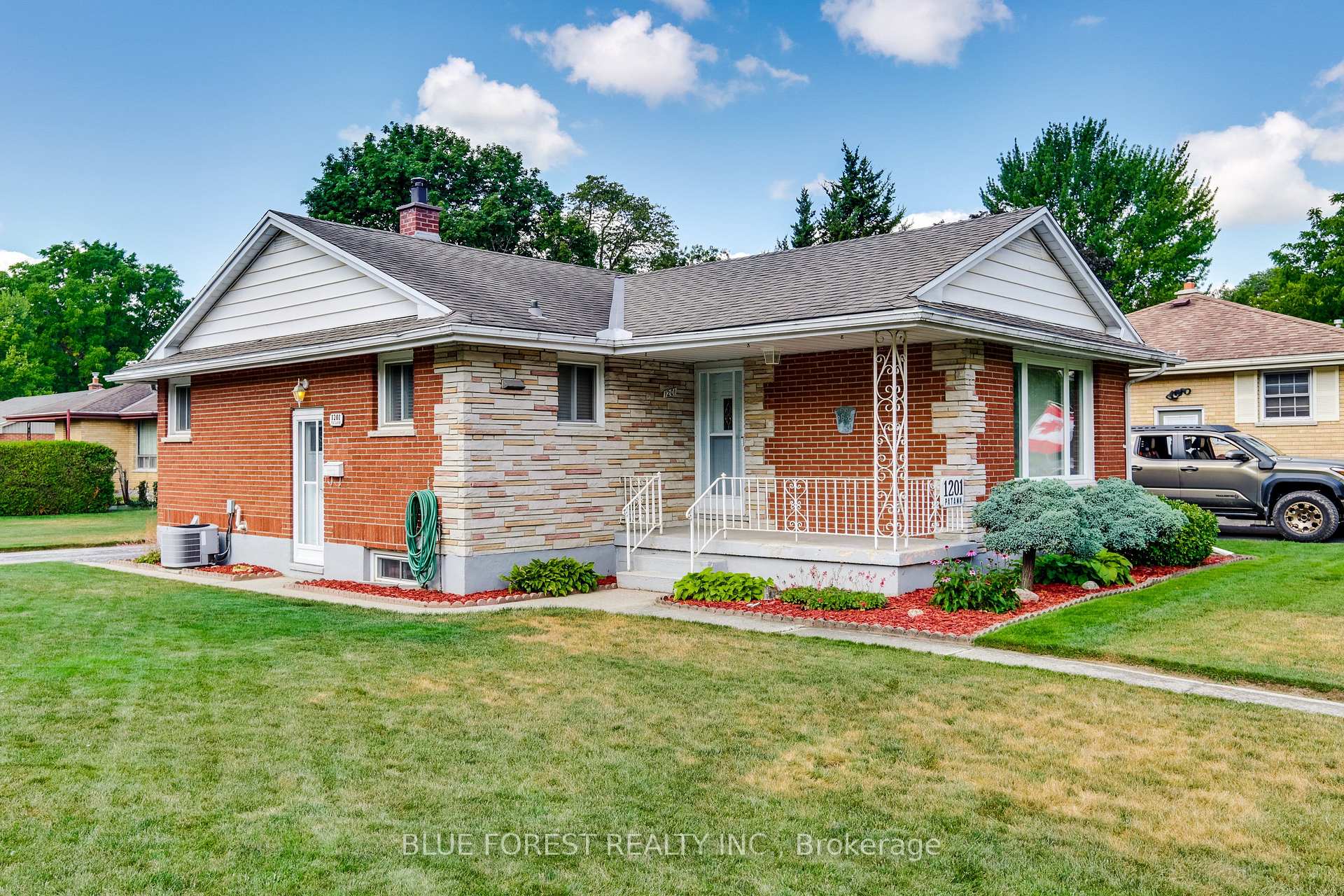 1201 Patann Drive, London East, ON, exterior