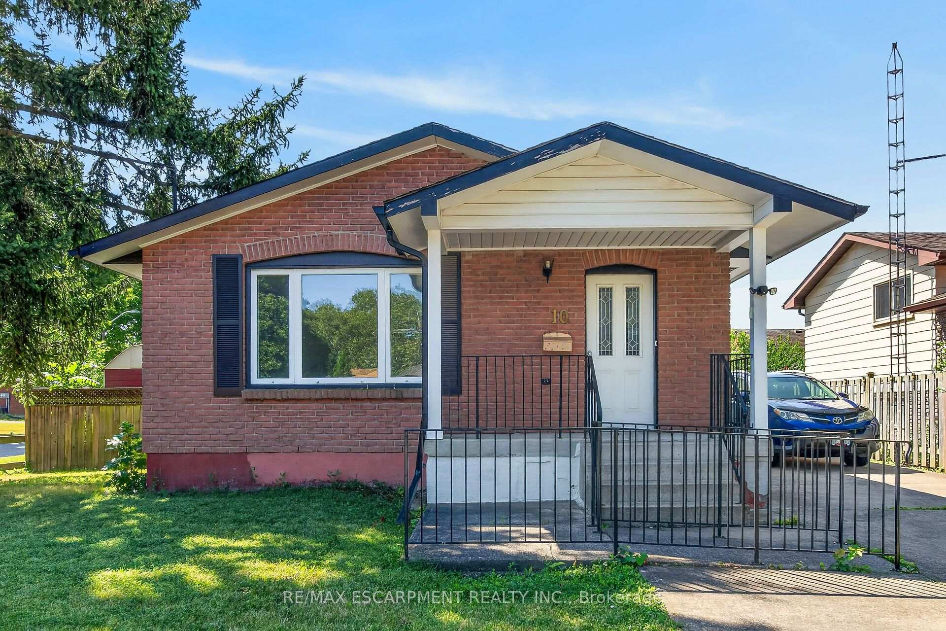 10 Tracey Road, St. Catharines, ON, exterior