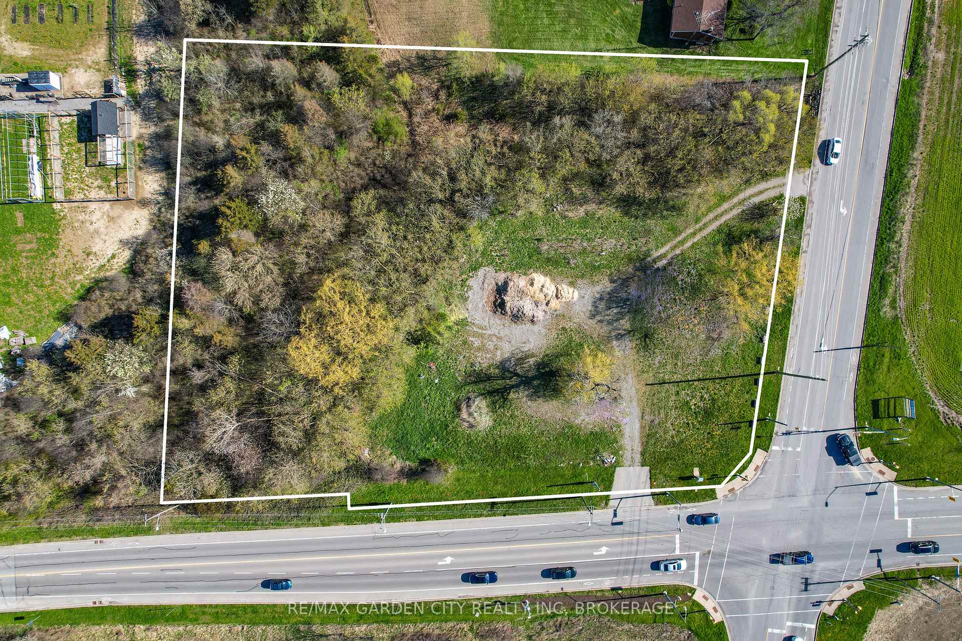 381 St. Paul Street W, St. Catharines, ON, exterior