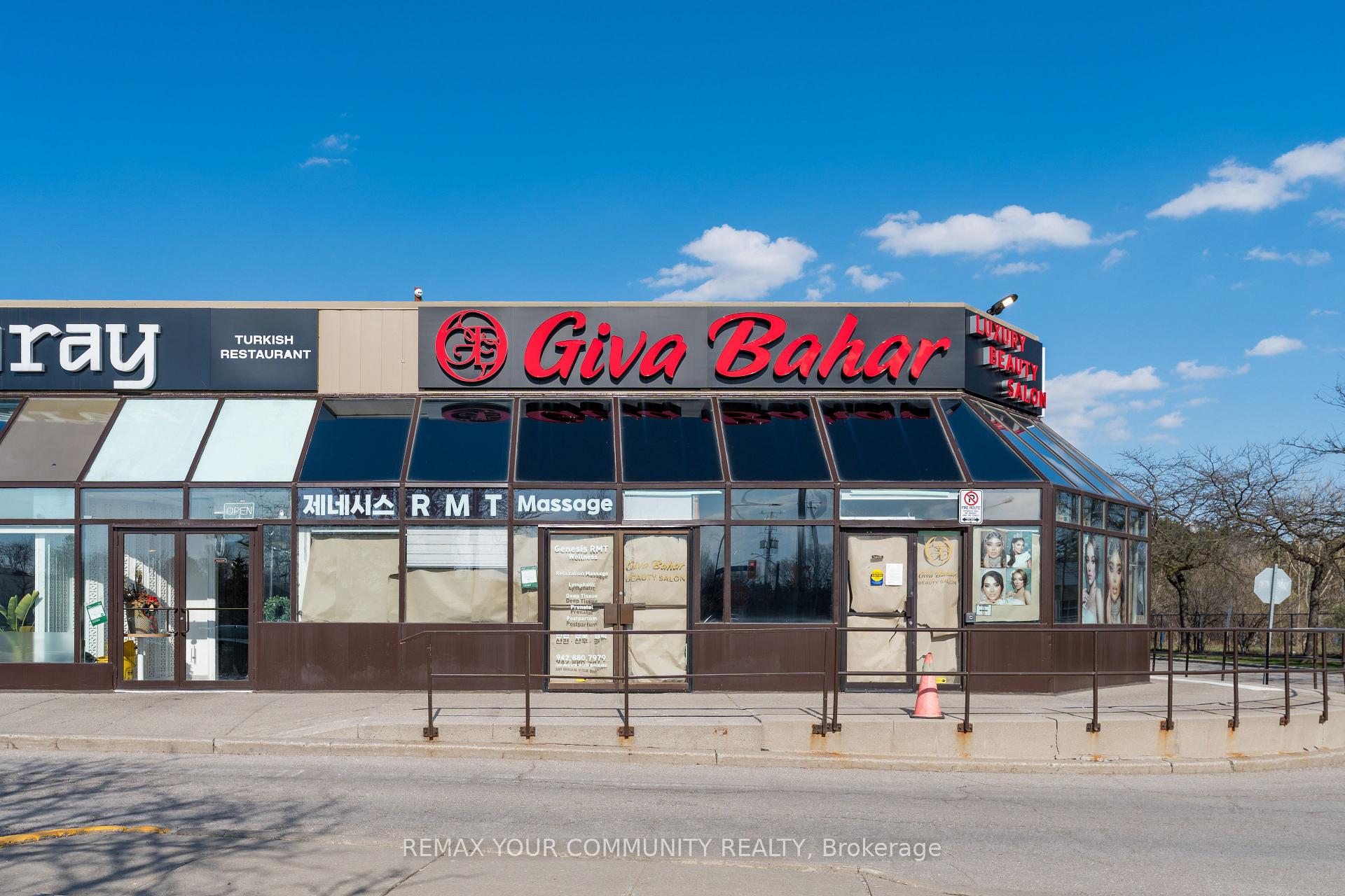 218 - 9737 Yonge Street, Richmond Hill, ON, exterior