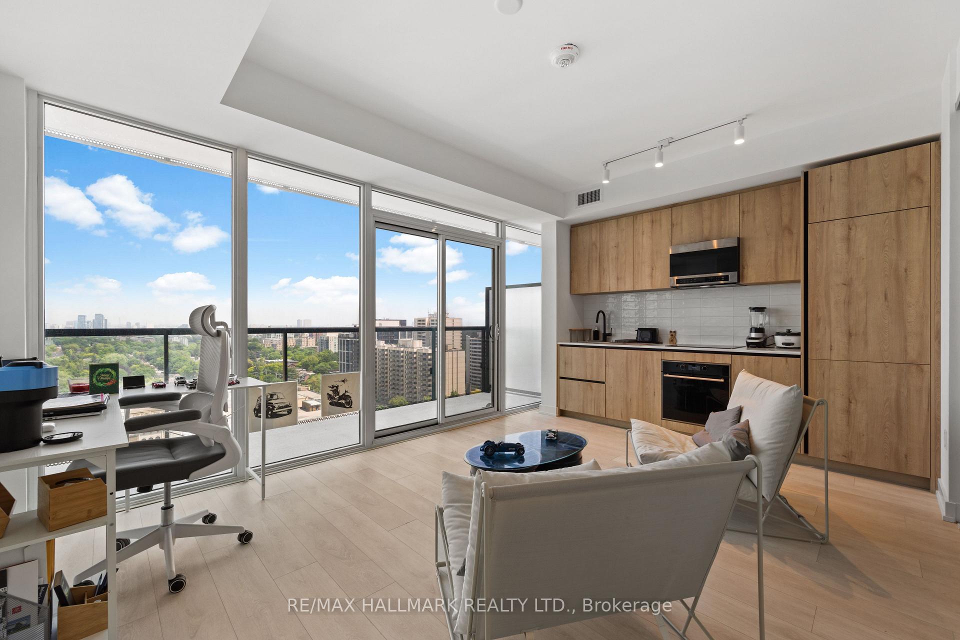1611 - 127 Broadway Avenue, Toronto C10, ON, exterior