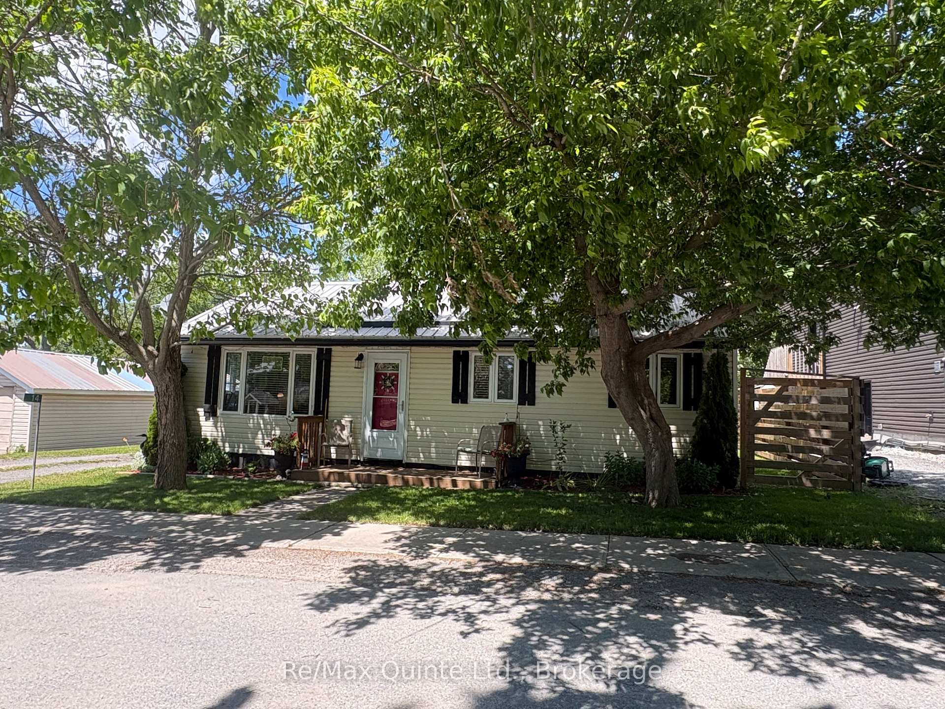 14 Bay Avenue, Prince Edward County, ON, exterior