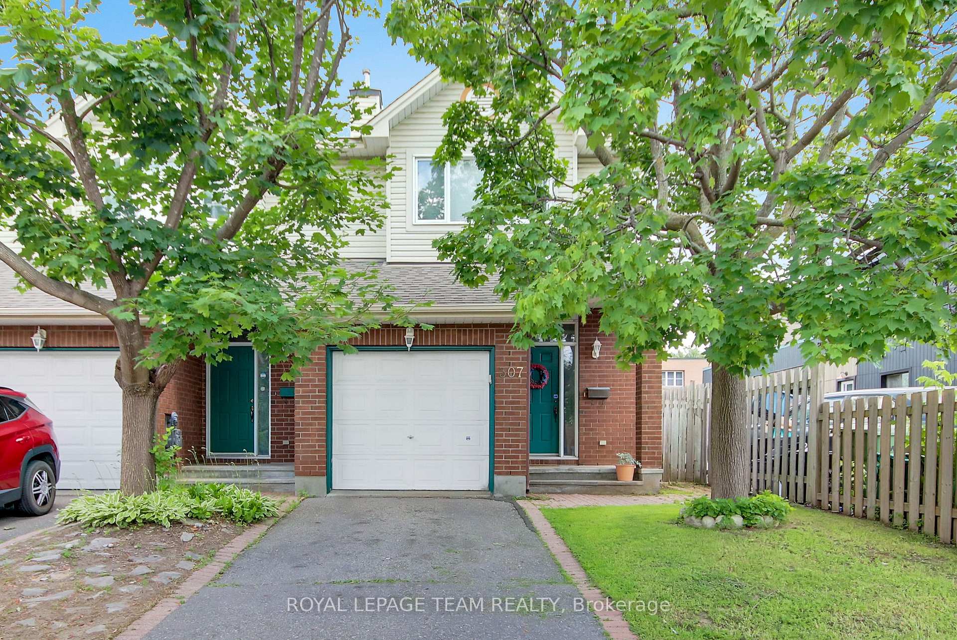 307 Cyr Avenue, Vanier and Kingsview Park, ON, exterior