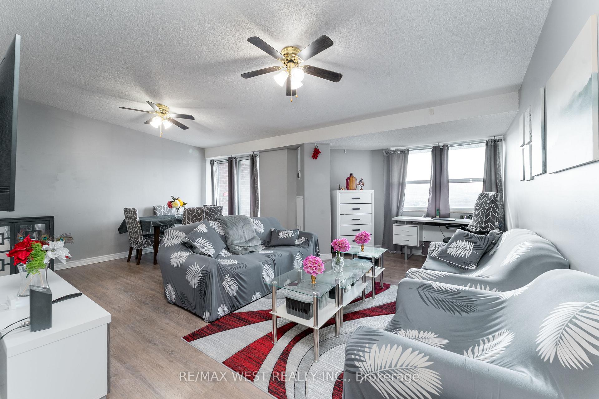 612 - 4062 Lawrence Avenue E, Toronto E10, ON, exterior