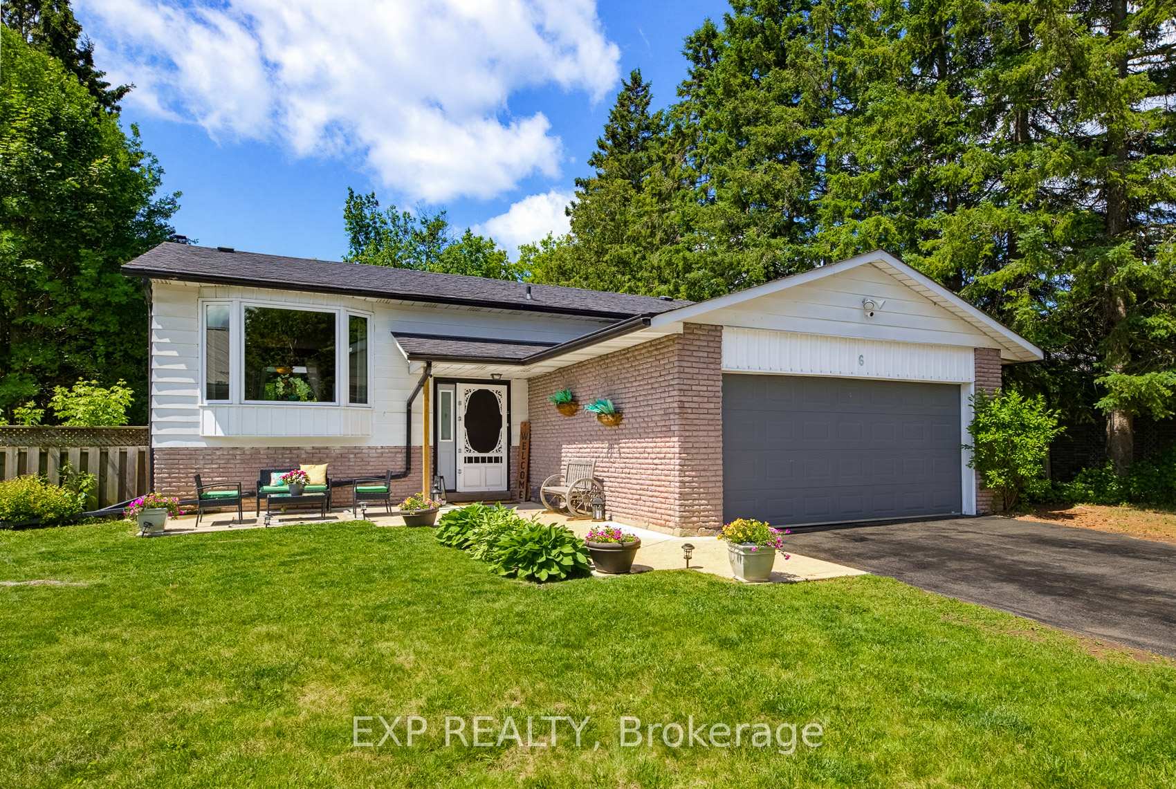 6 Palace Street, Caledon, ON, exterior