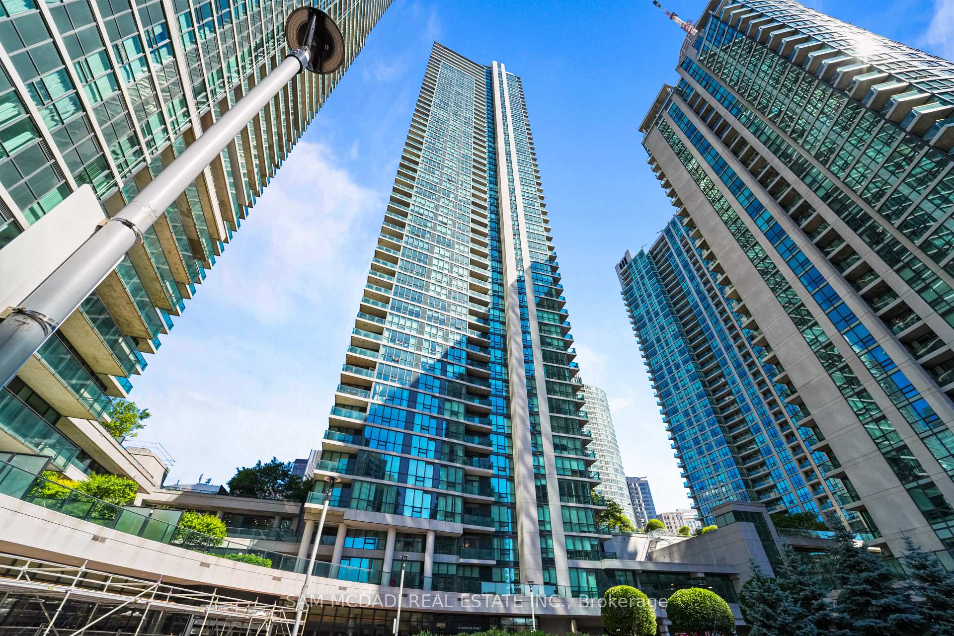 2304 - 18 Harbour Street, Toronto C01, ON, exterior