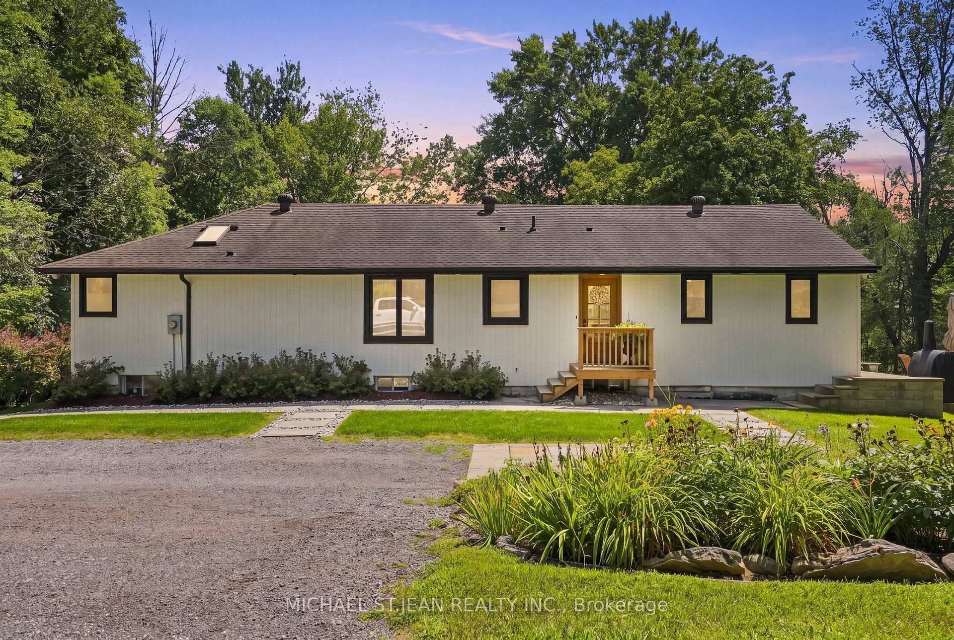 1095 Governors Road, Hamilton, ON, exterior