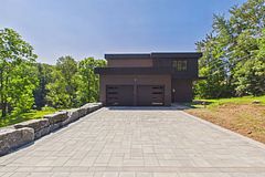 492 Brunel Road, Huntsville, ON, exterior