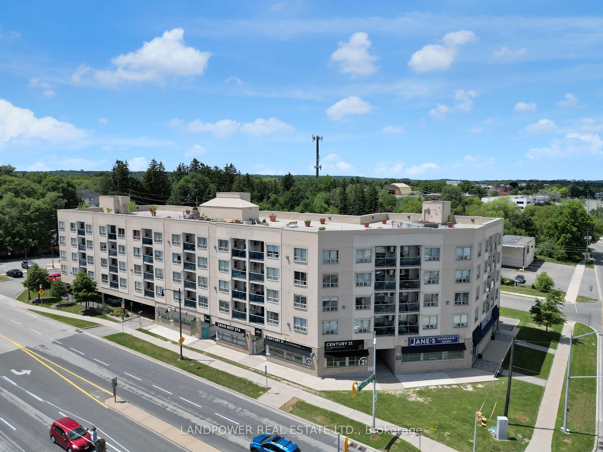 301 - 160 Wellington Street E, Aurora, ON, exterior