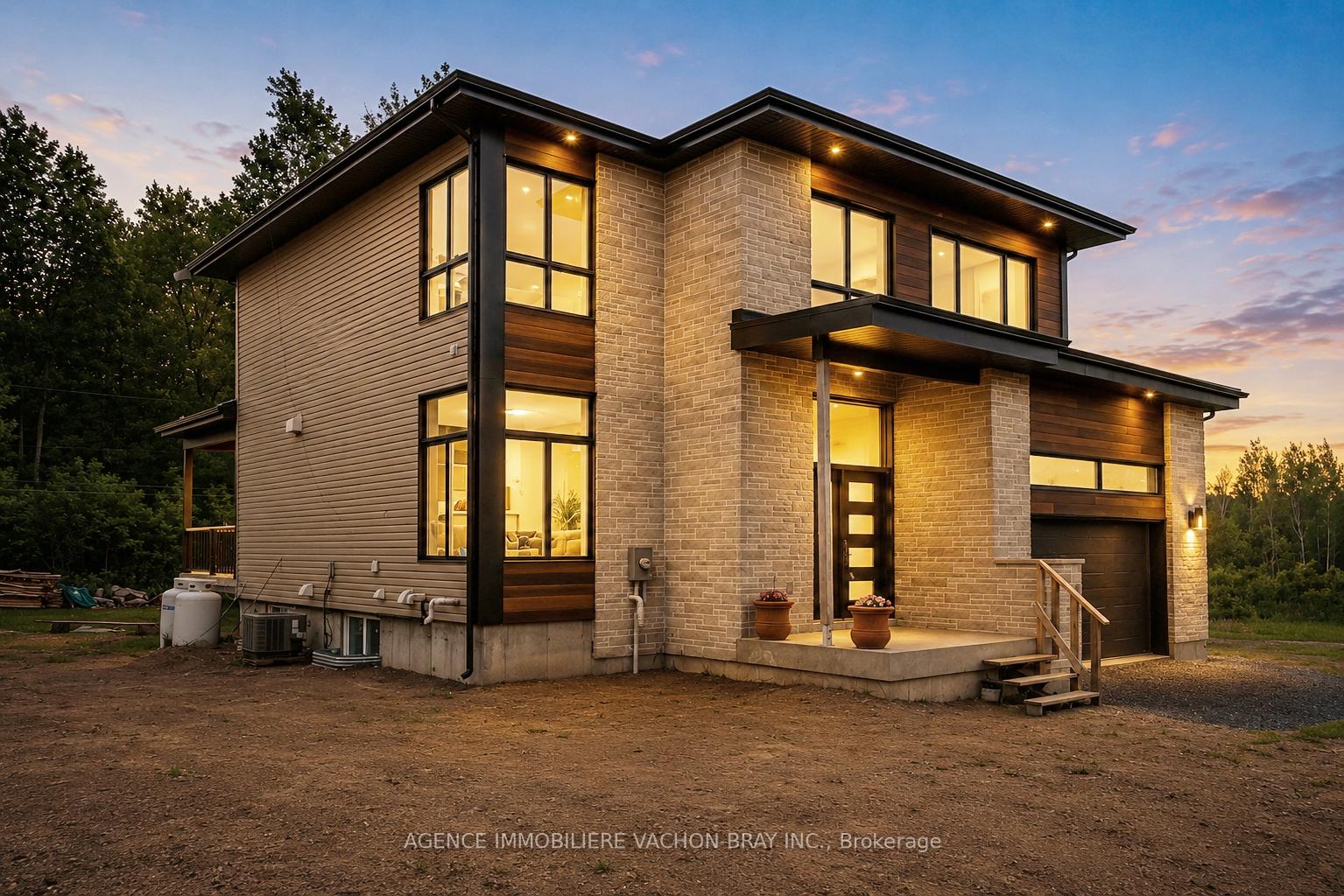 3814 Lakeside Drive, South Glengarry, ON, exterior