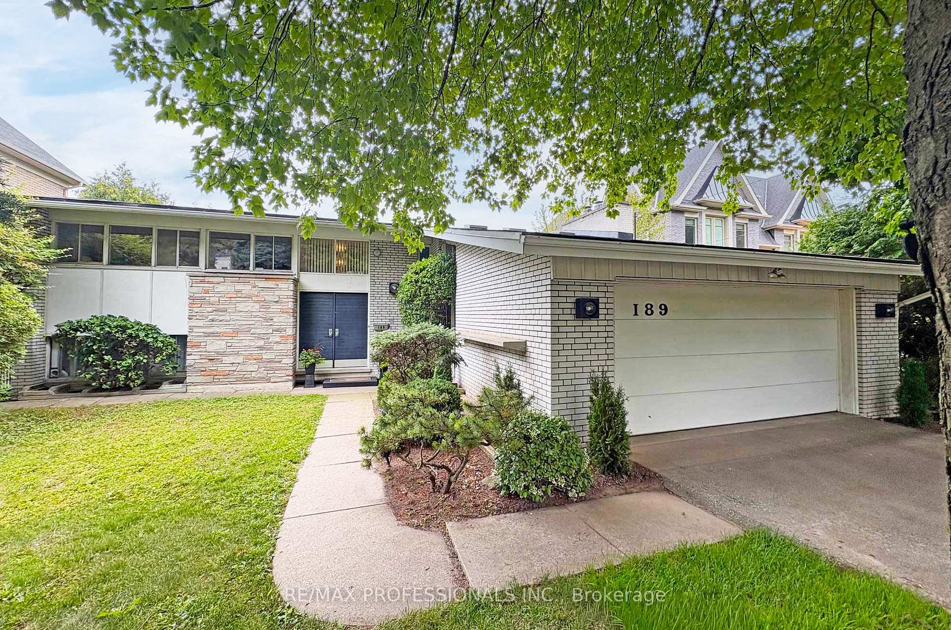 189 Edenbridge Drive, Toronto W08, ON, exterior