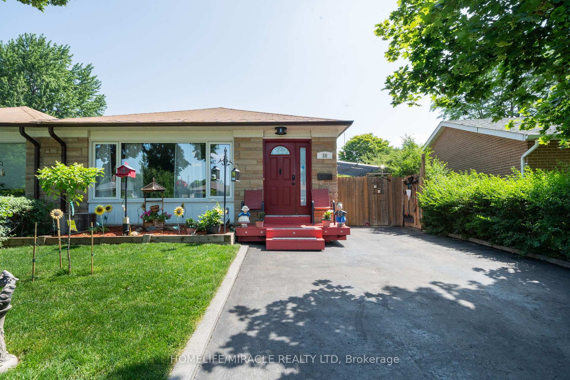 38 Ascot Avenue, Brampton, ON, exterior