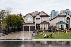 99 Fairview Road W, Mississauga, ON, exterior