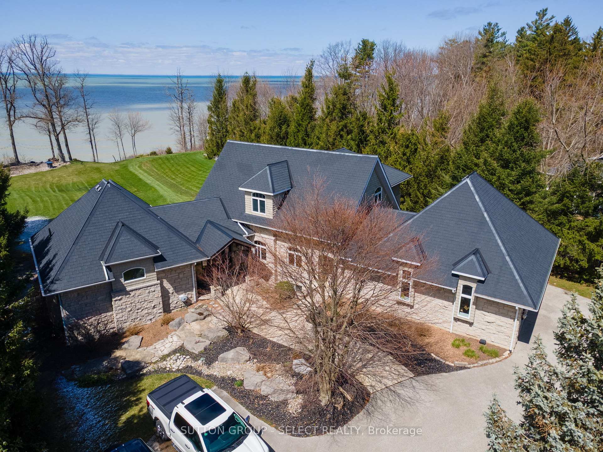 4544 Lakeshore Road, Plympton-Wyoming, ON, exterior
