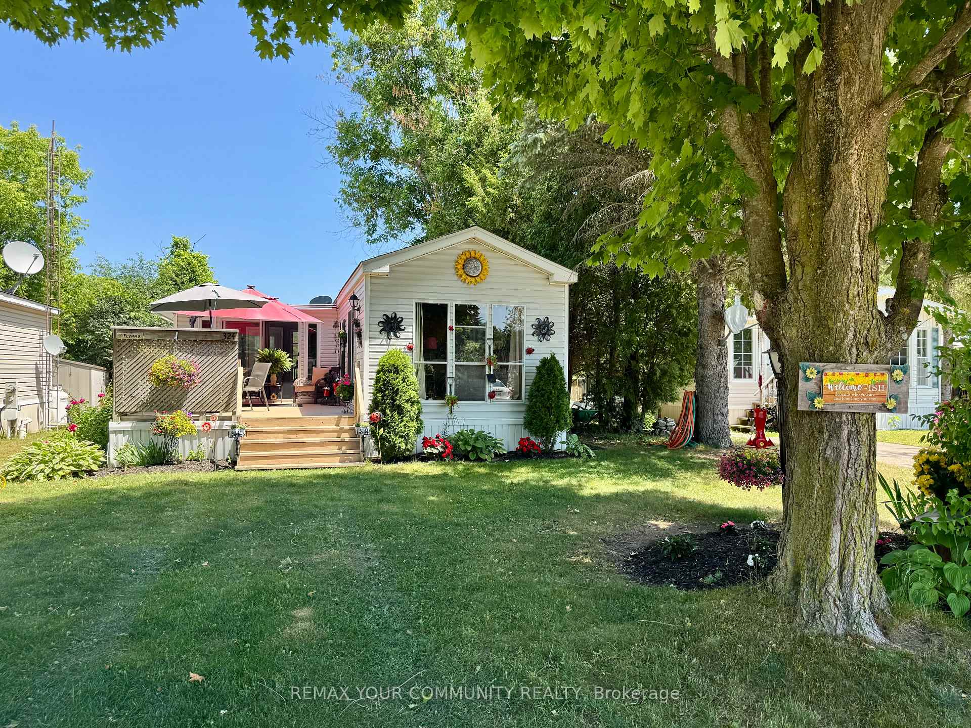 324 - 285 Crydermans Side Road, Georgina, ON, exterior