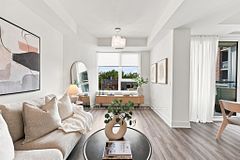 220 - 185 Deerfield Road, Newmarket, ON, exterior