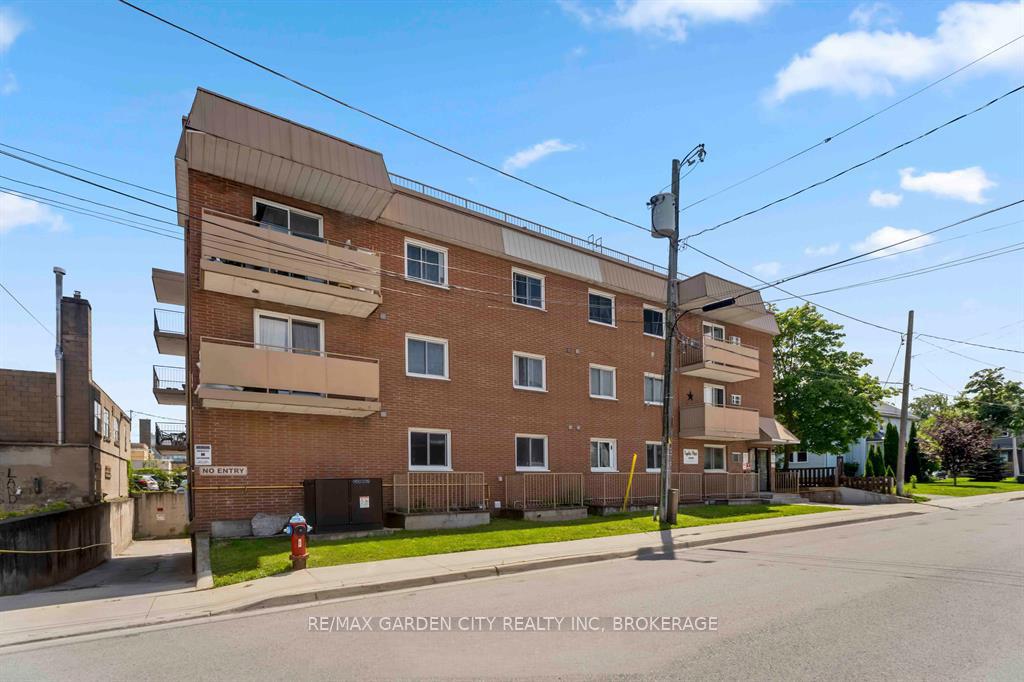 202 - 4692 Crysler Avenue, Niagara Falls, ON, exterior