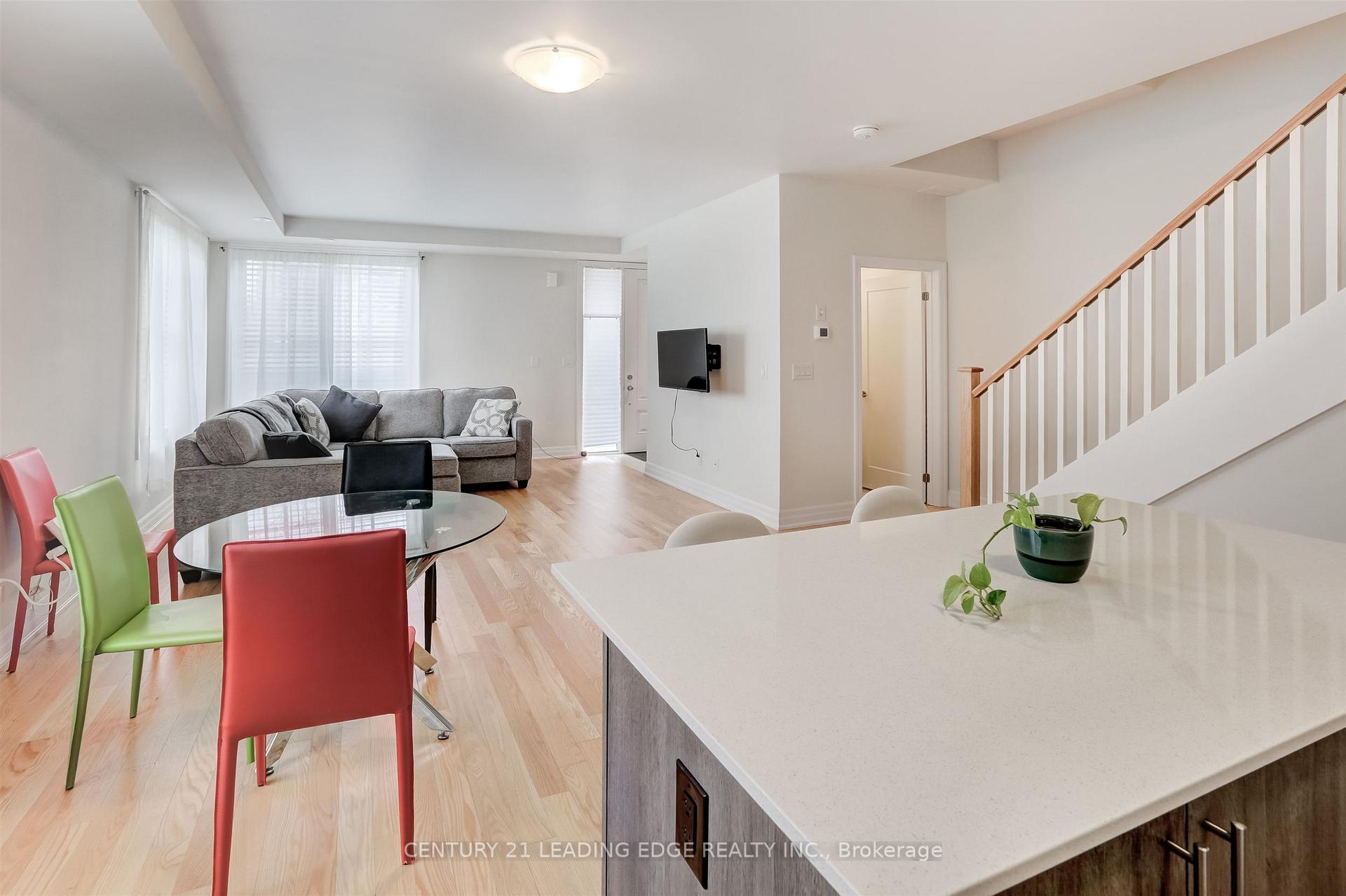 106 - 1180 Cawthra Road, Mississauga, ON, exterior