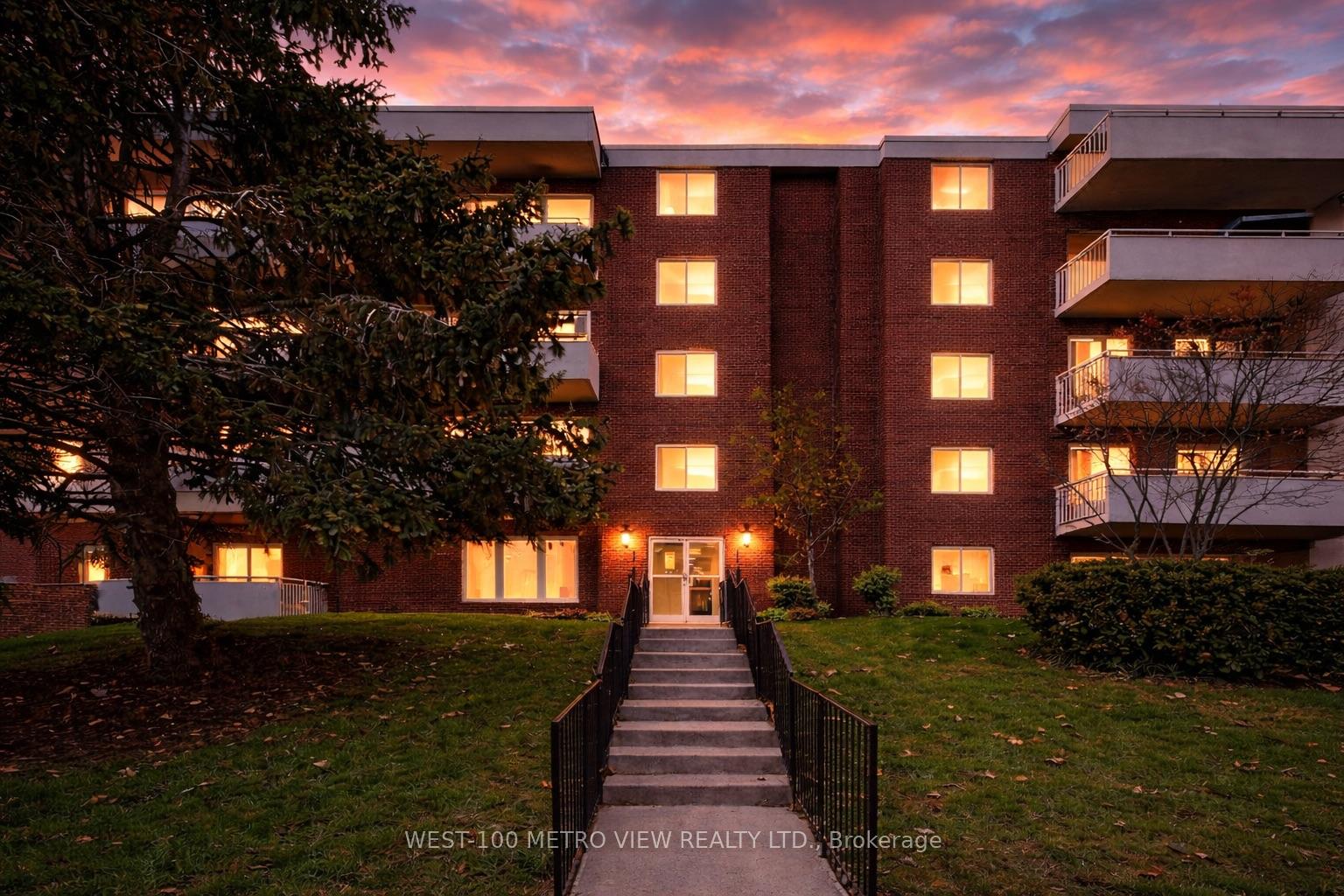 401 - 1275 Silver Spear Road, Mississauga, ON, exterior