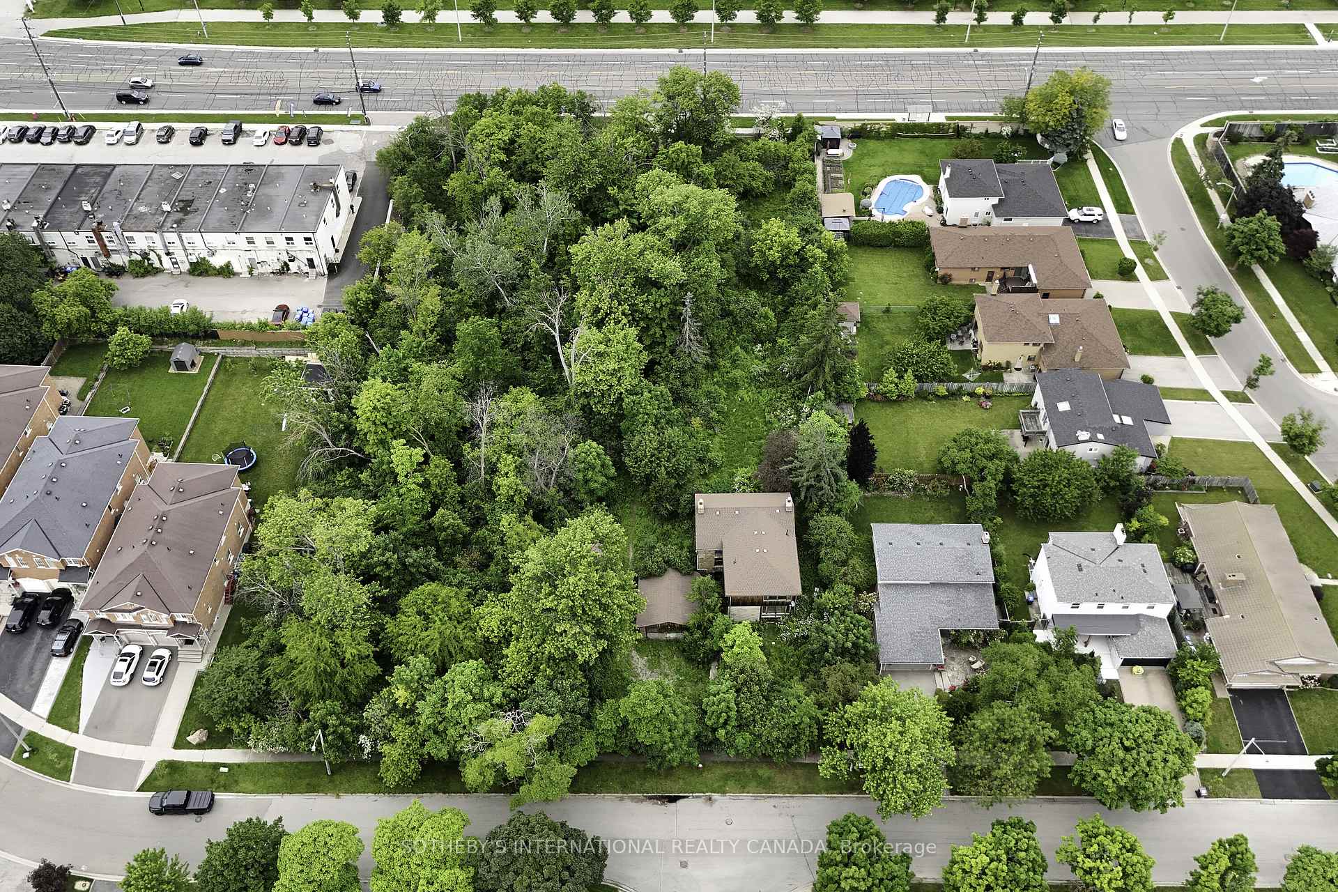1050 BURNHAMTHORPE Road E, Mississauga, ON, exterior