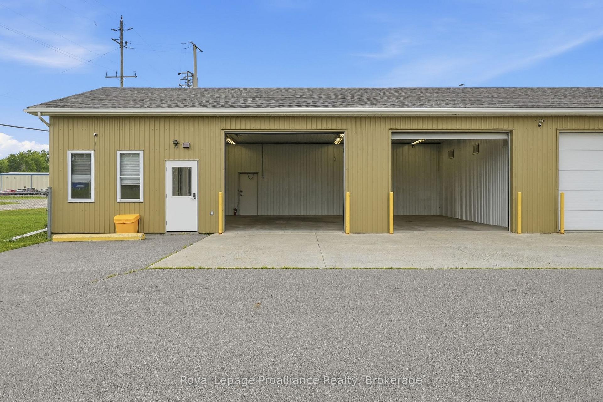 191 North Murray Street, Quinte West, ON, exterior