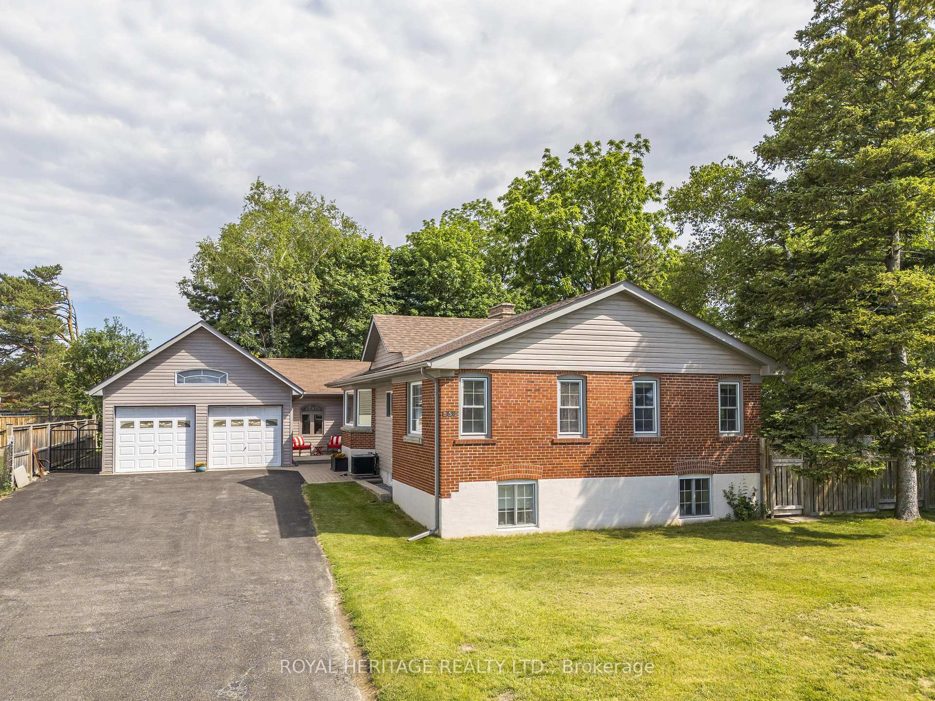 956 Bayshore Court, Pickering, ON, exterior