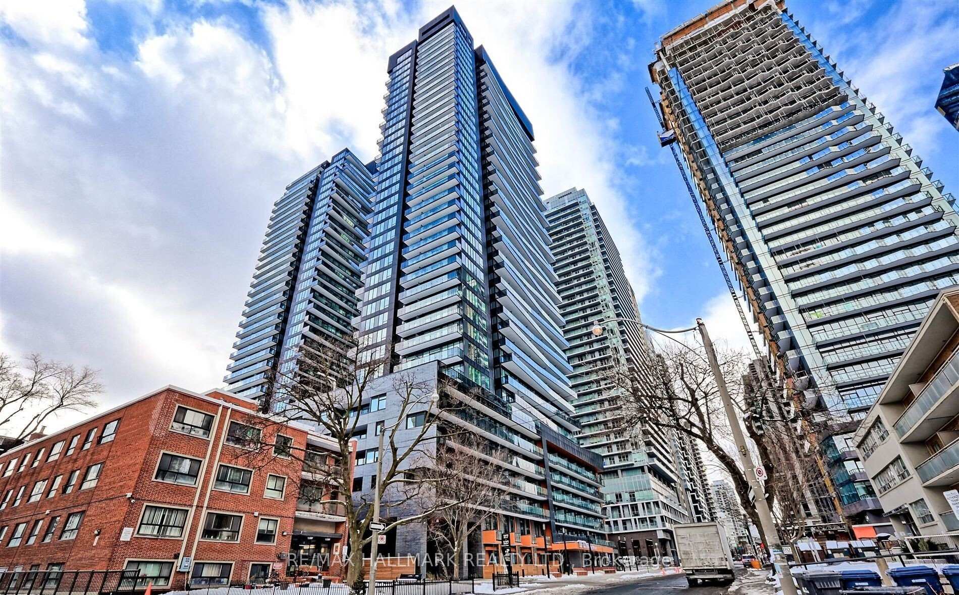 1810 - 127 Broadway Avenue, Toronto C10, ON, exterior