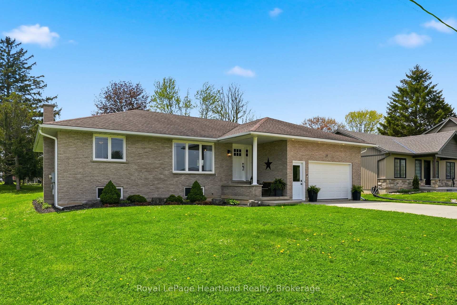 17 Brown Street N, Minto, ON, exterior