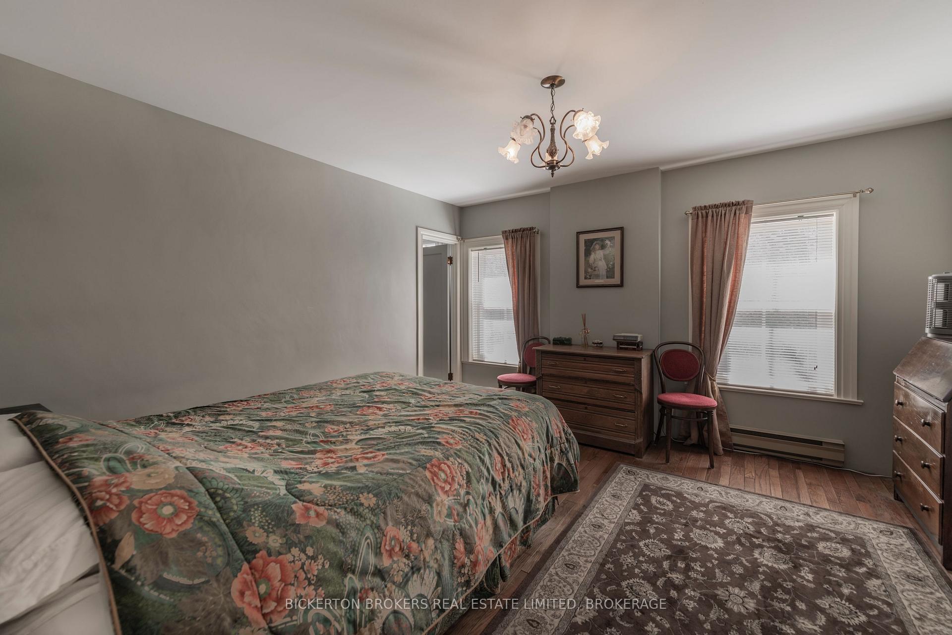 790 King Street W, Gananoque, ON, exterior