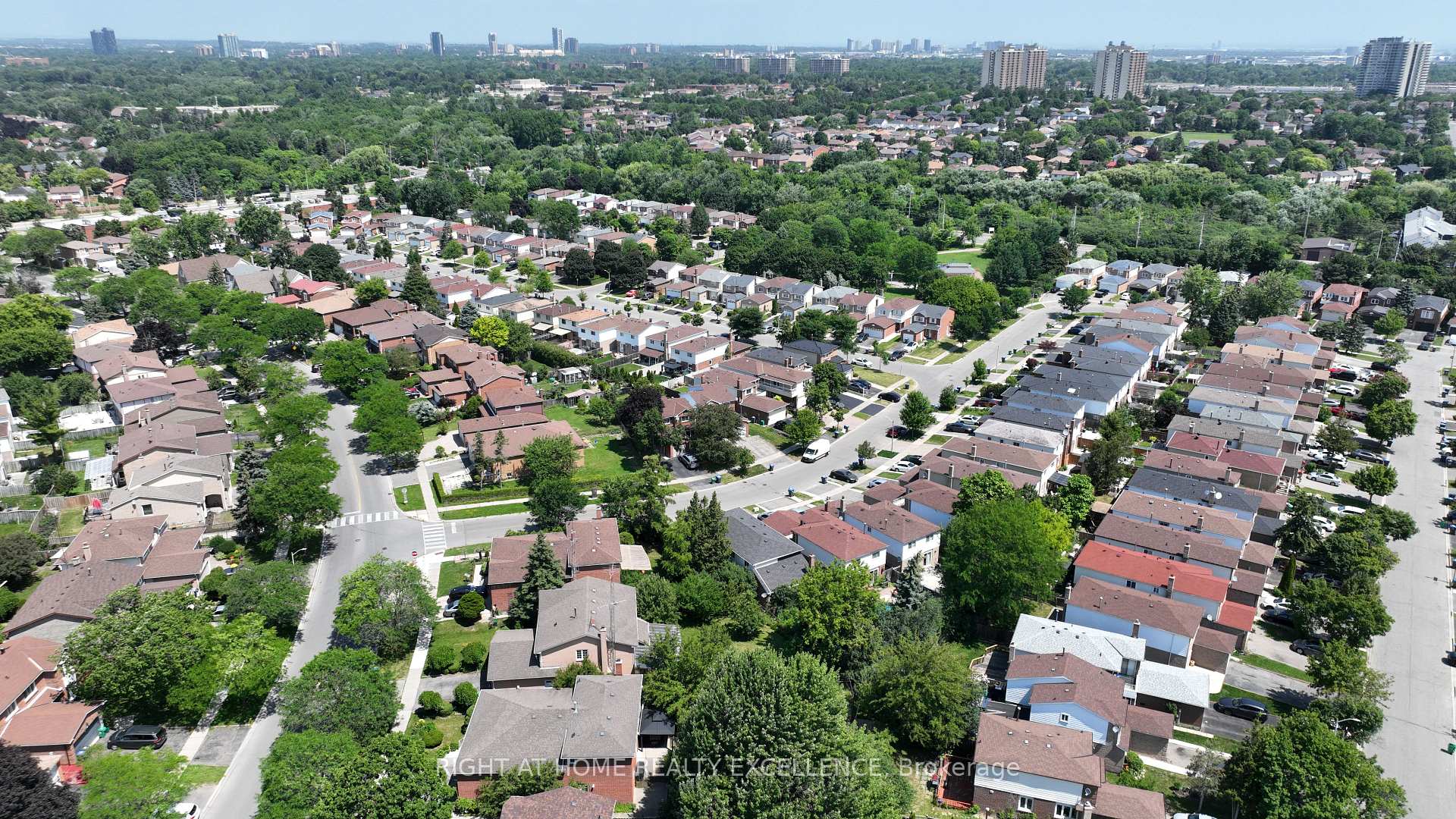 Upper - 10 Banting Crescent, Brampton, ON, exterior