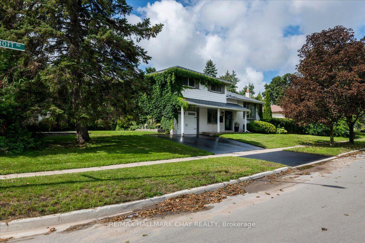 19 Highcroft Road, Barrie, ON, exterior