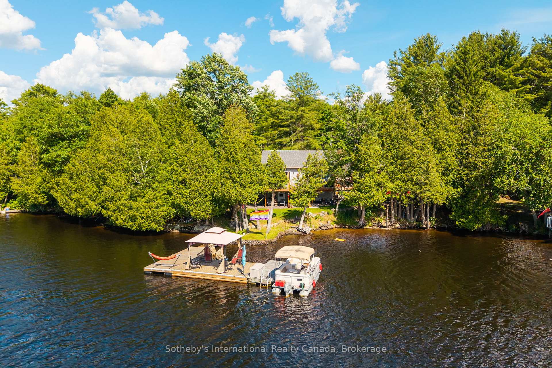 8 Lakeview Crescent, McKellar, ON, exterior