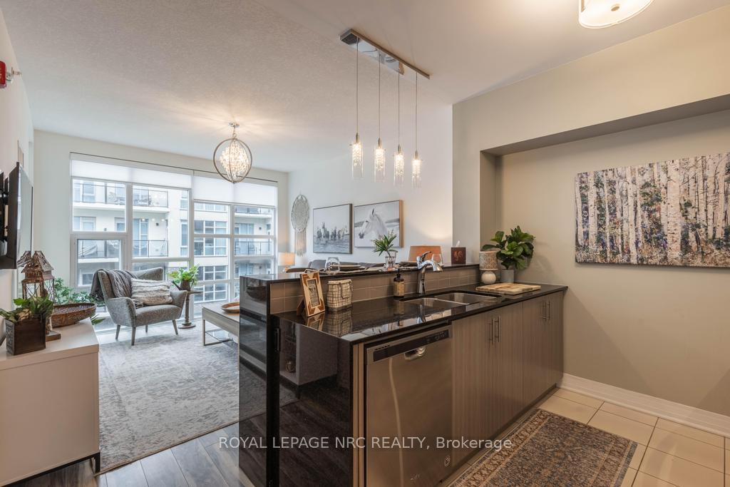 412 - 10 Concord Place, Grimsby, ON, exterior