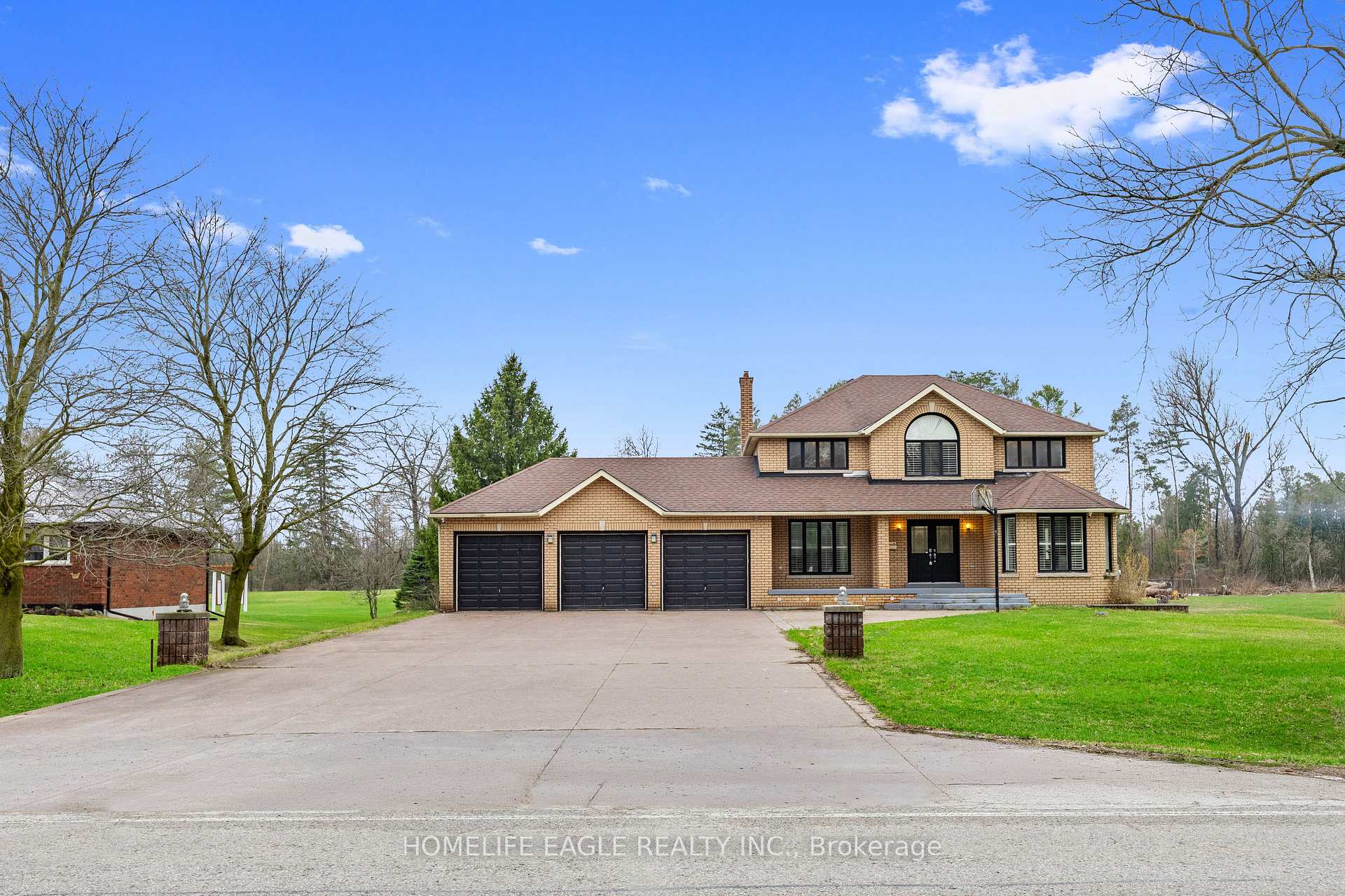 20286 Yonge Street, East Gwillimbury, ON, exterior