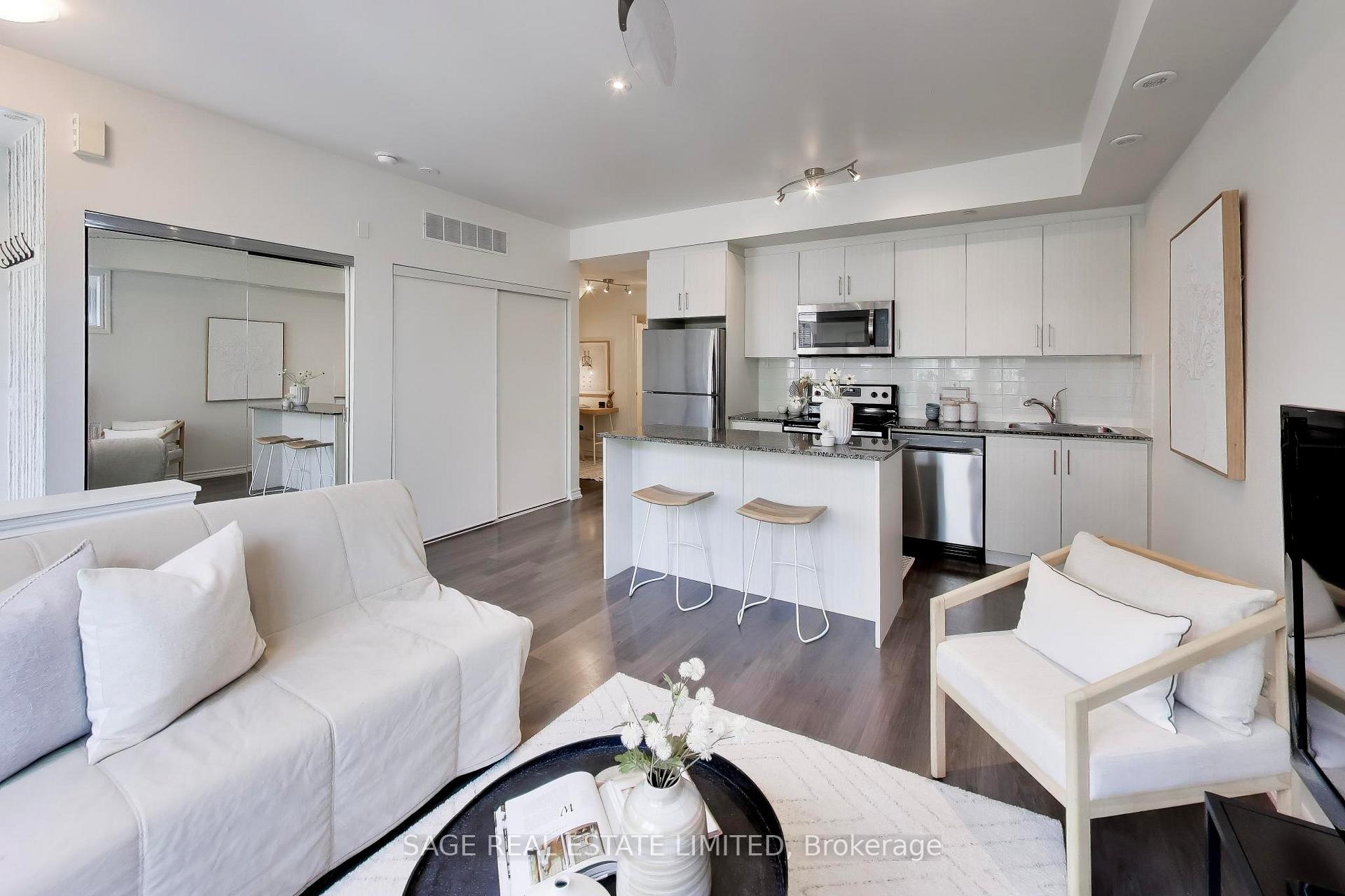 2 - 130 Long Branch Avenue, Toronto W06, ON, exterior