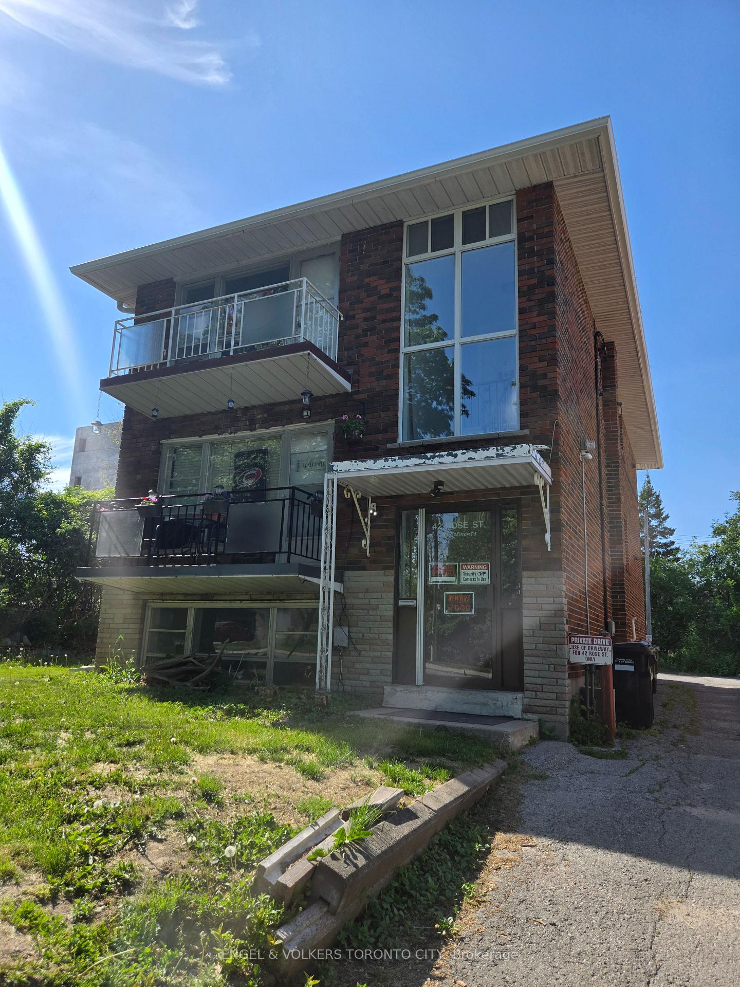 1 - 42 Rose Street, Barrie, ON, exterior