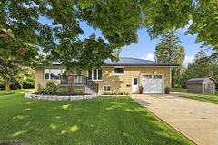 20 QUEEN Street W, Minto, ON, exterior