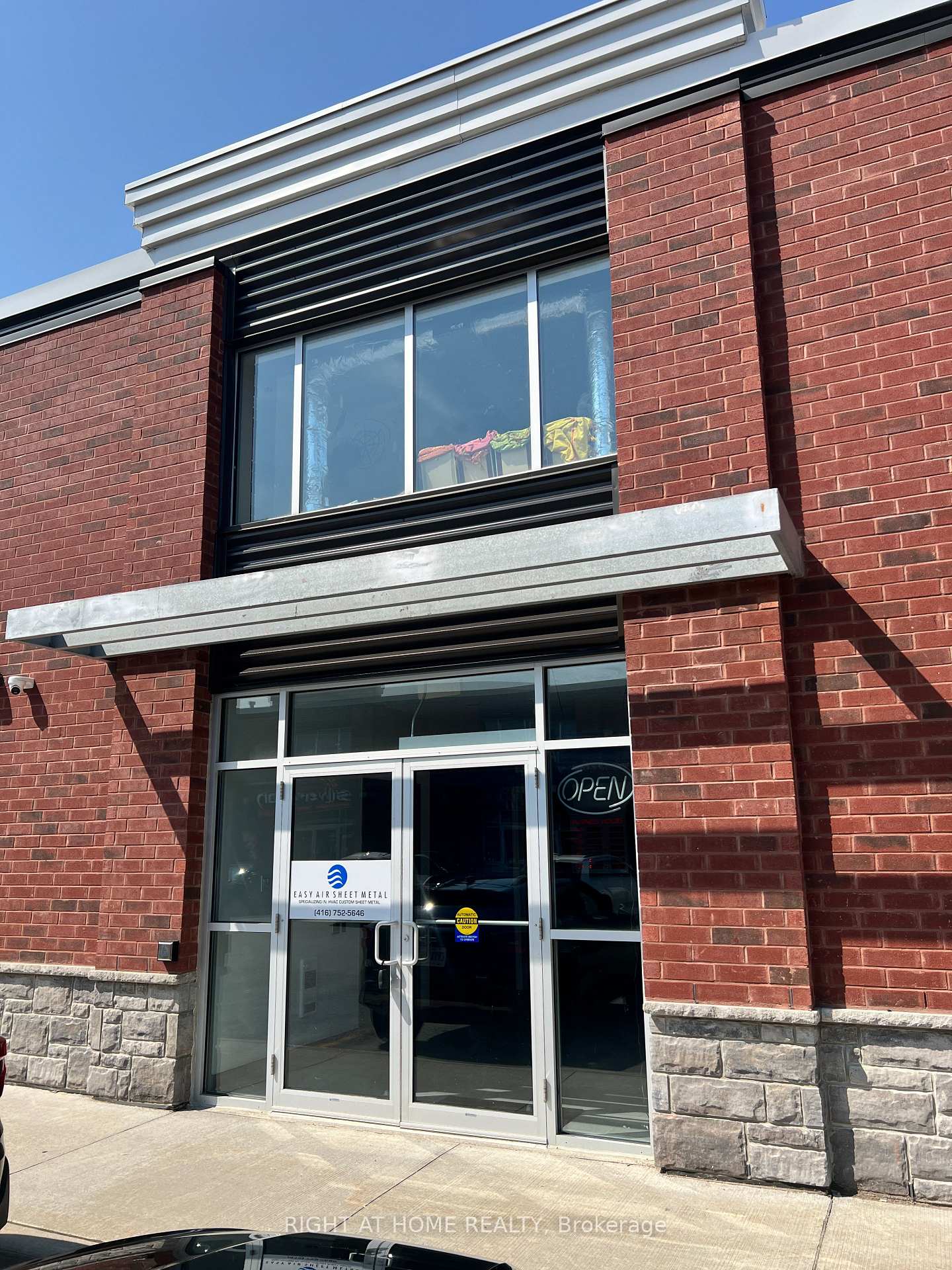 11 - 462 Taunton Road, Oshawa, ON, exterior