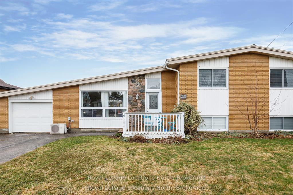 594 Oak Street, Collingwood, ON, exterior
