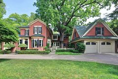 350 King Street, Oakville, ON, exterior