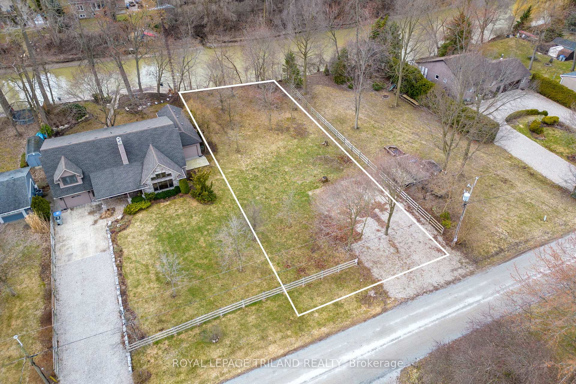 8419 Defore Drive, Lambton Shores, ON, exterior