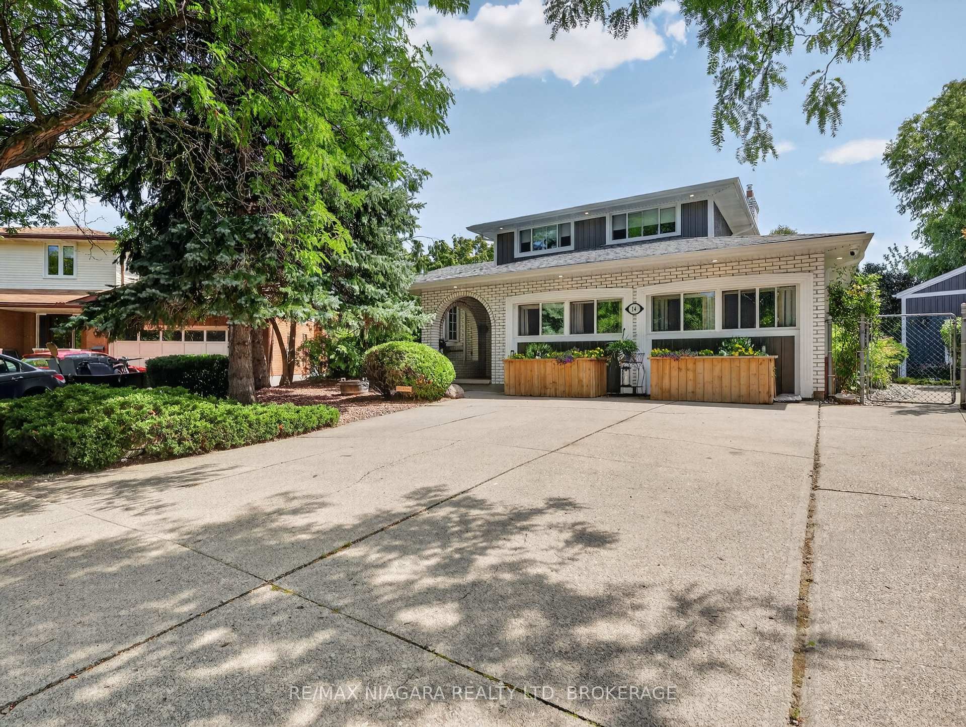 14 Fairlawn Court, St. Catharines, ON, exterior