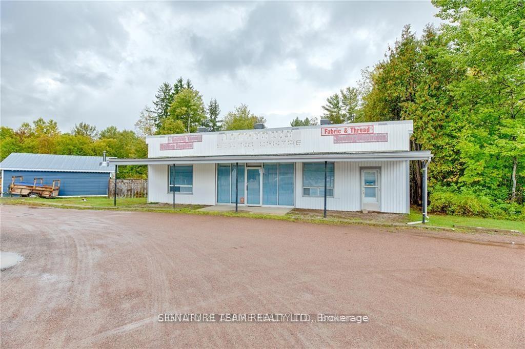 2096 Petawawa Boulevard, Petawawa, ON, exterior
