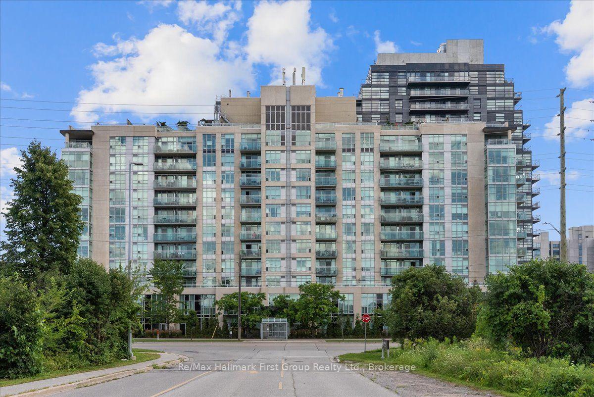 302 - 1600 Charles Street, Whitby, ON, exterior