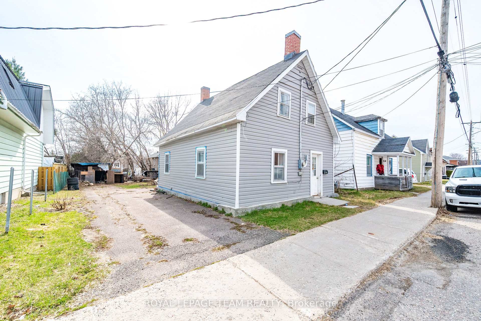 42 Bonnechere Street S, Renfrew, ON, exterior