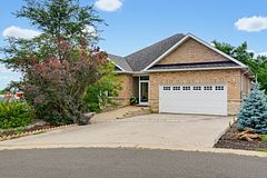 202 John Street W, Bradford West Gwillimbury, ON, exterior