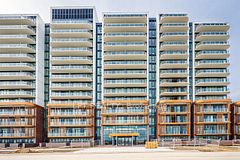 517 - 220 Missinnihe Way, Mississauga, ON, exterior