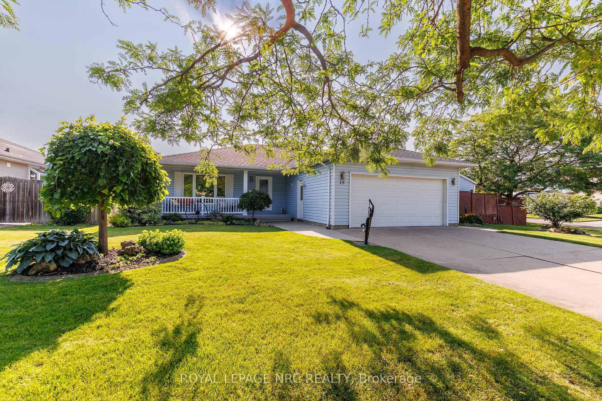 15 Foxhill Crescent, St. Catharines, ON, exterior