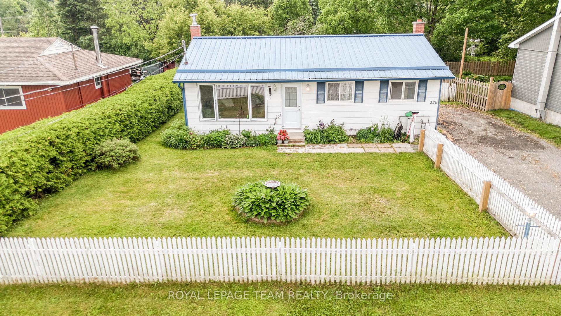 329 Wylie Street, Mississippi Mills, ON, exterior
