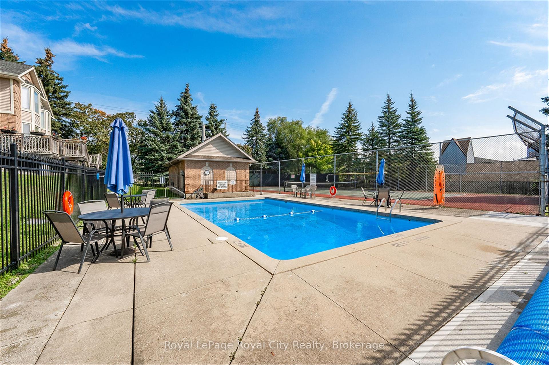 25 - 941 Gordon Street, Guelph, ON, exterior